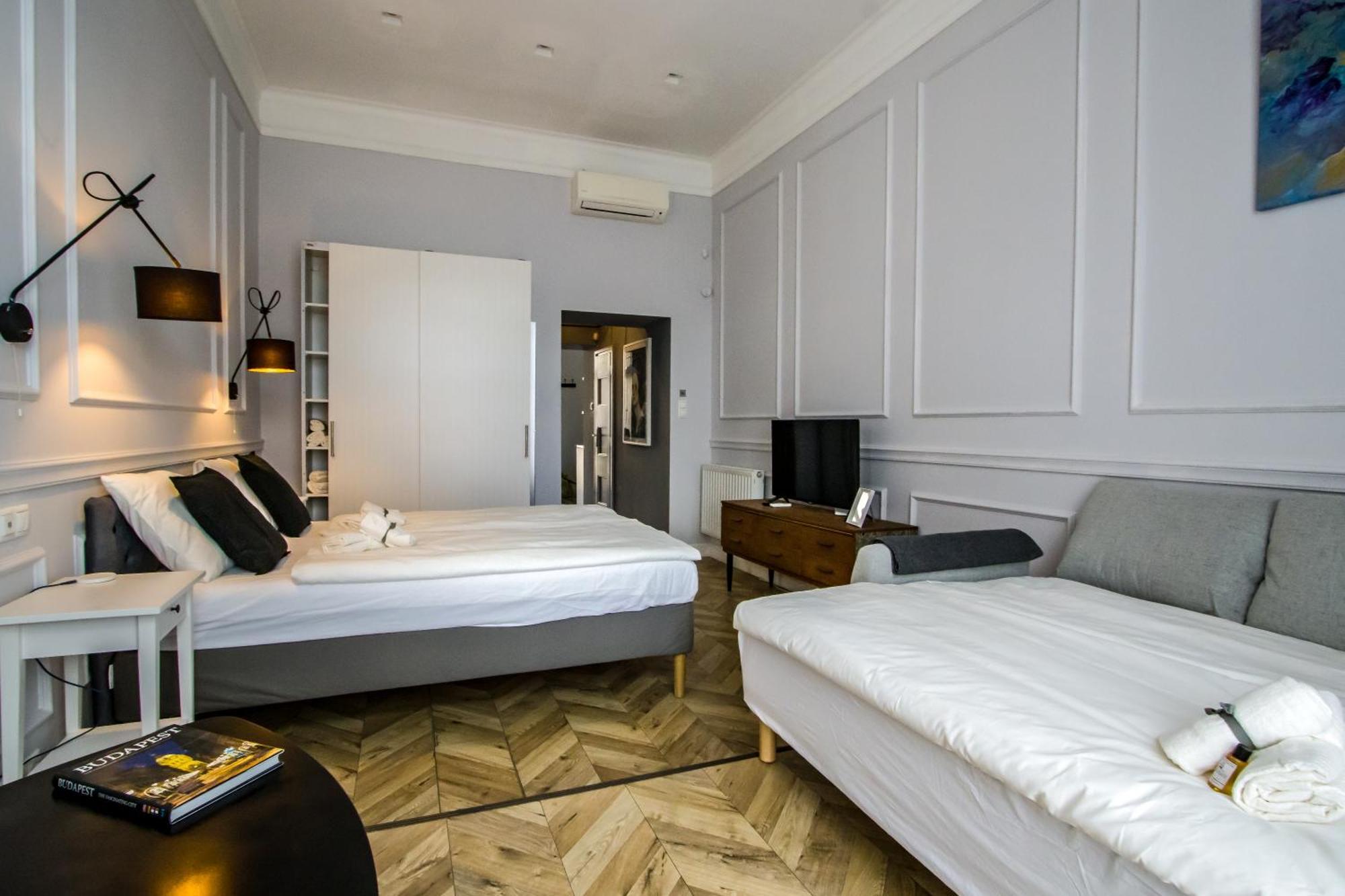 Wilson'S Oktogon Square Suite Apartment Budapest Exterior photo