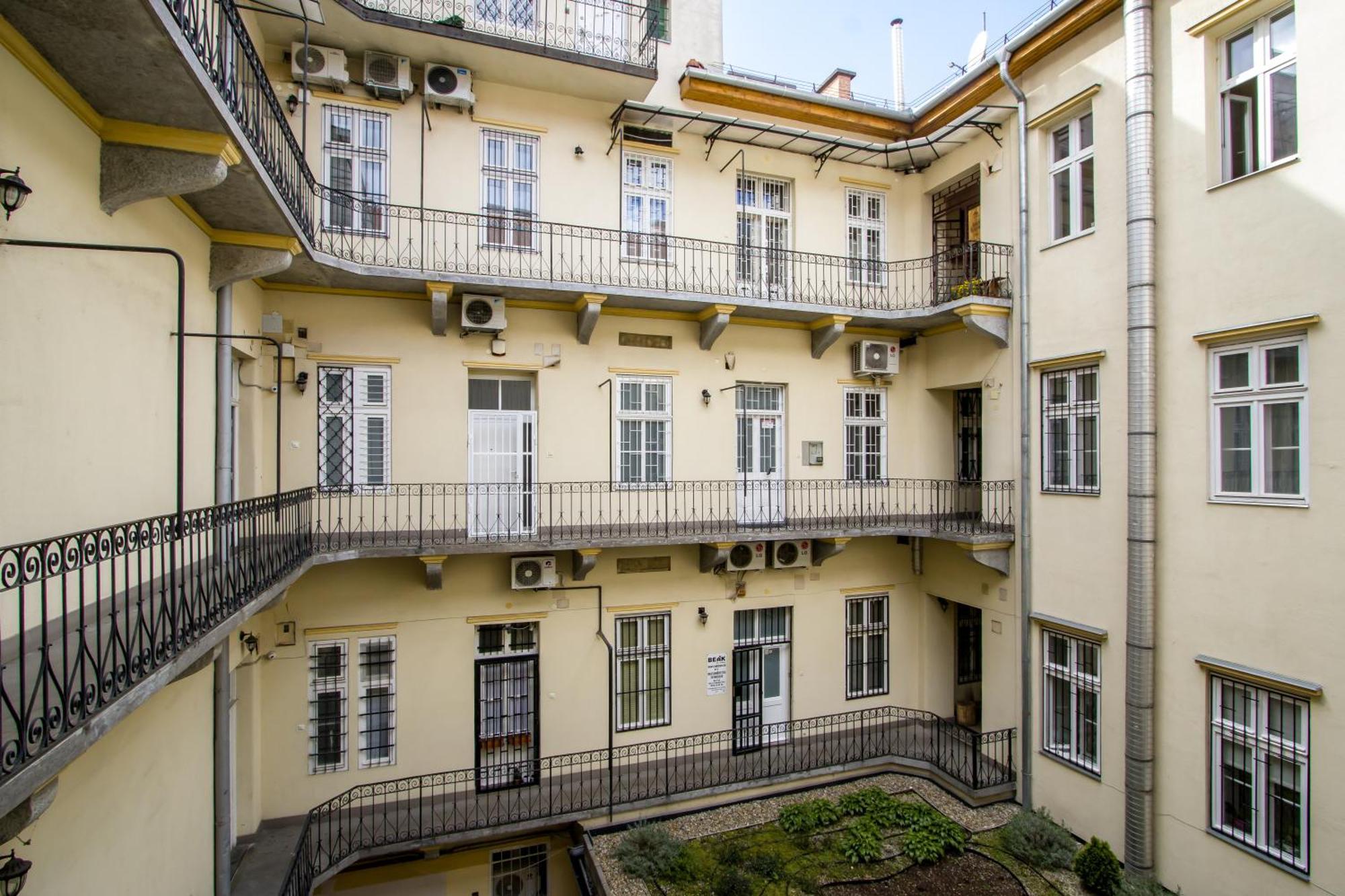 Wilson'S Oktogon Square Suite Apartment Budapest Exterior photo