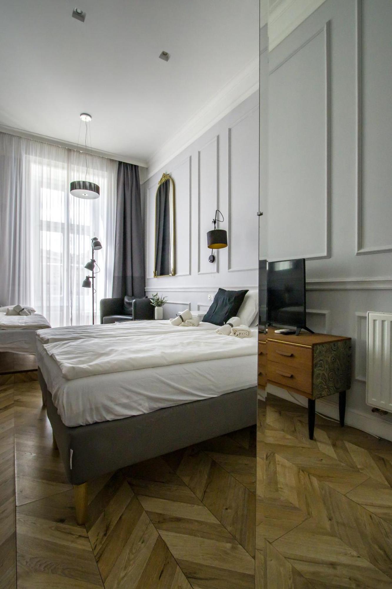 Wilson'S Oktogon Square Suite Apartment Budapest Exterior photo